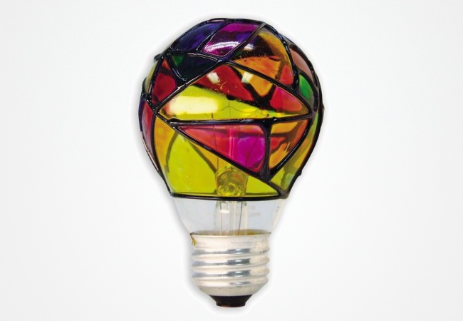 Stained-Glass-Light-Bulb